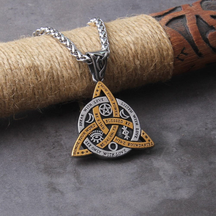 Collier Viking \"Collier des Commandements de la Triquetra\" Collier Viking \"Collier des Commandements de la Triquetra\"
