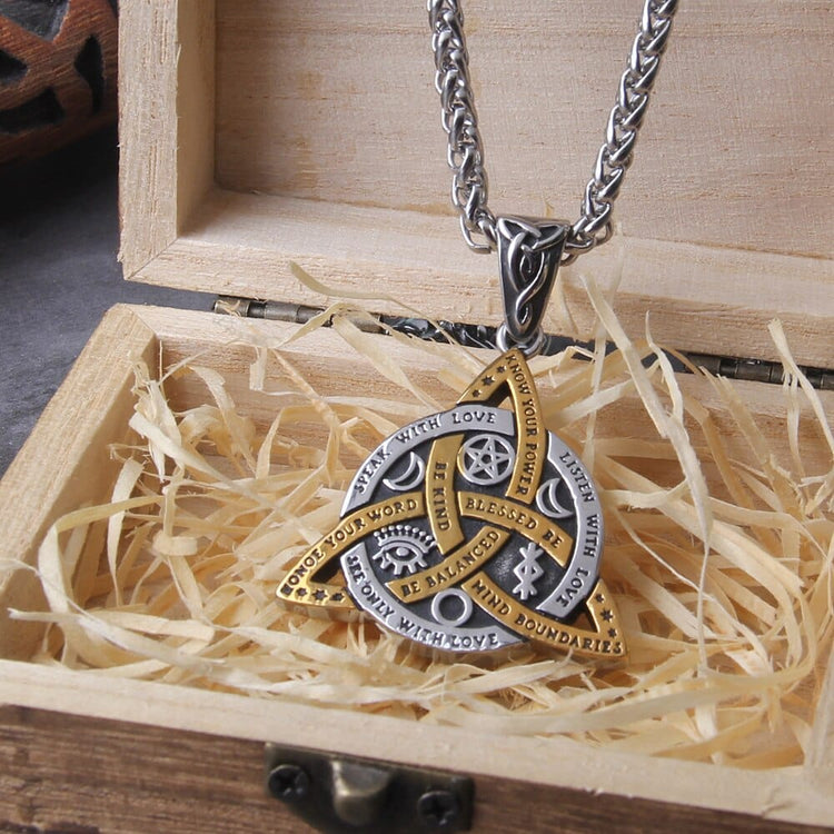 Collier Viking \"Collier des Commandements de la Triquetra\" Collier Viking \"Collier des Commandements de la Triquetra\"