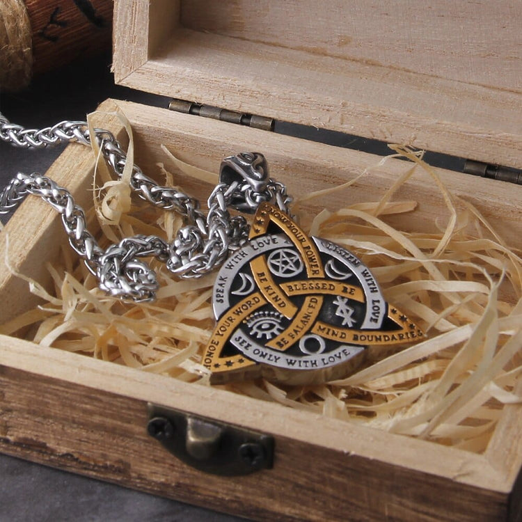 Collier Viking \"Collier des Commandements de la Triquetra\" Collier Viking \"Collier des Commandements de la Triquetra\"