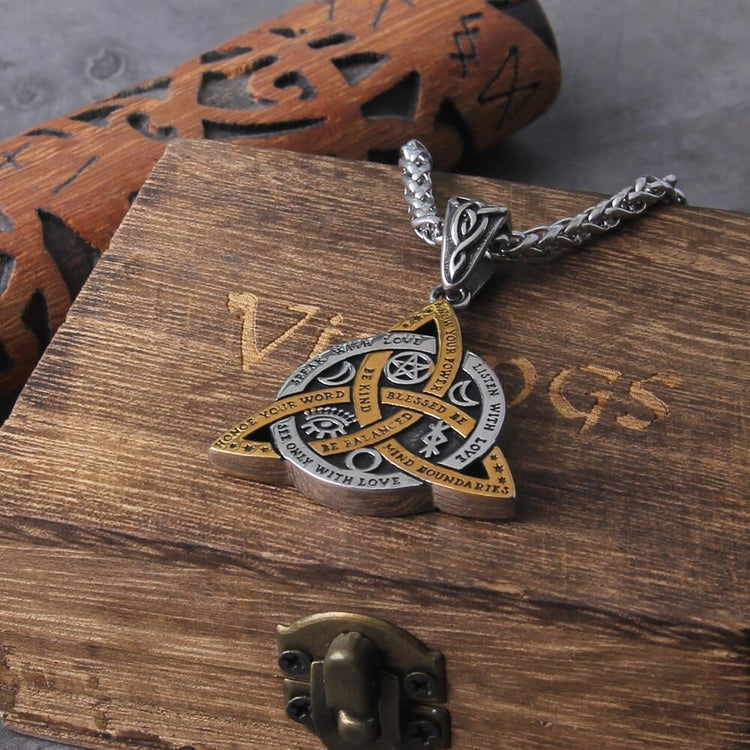 Collier Viking \"Collier des Commandements de la Triquetra\" Collier Viking \"Collier des Commandements de la Triquetra\"
