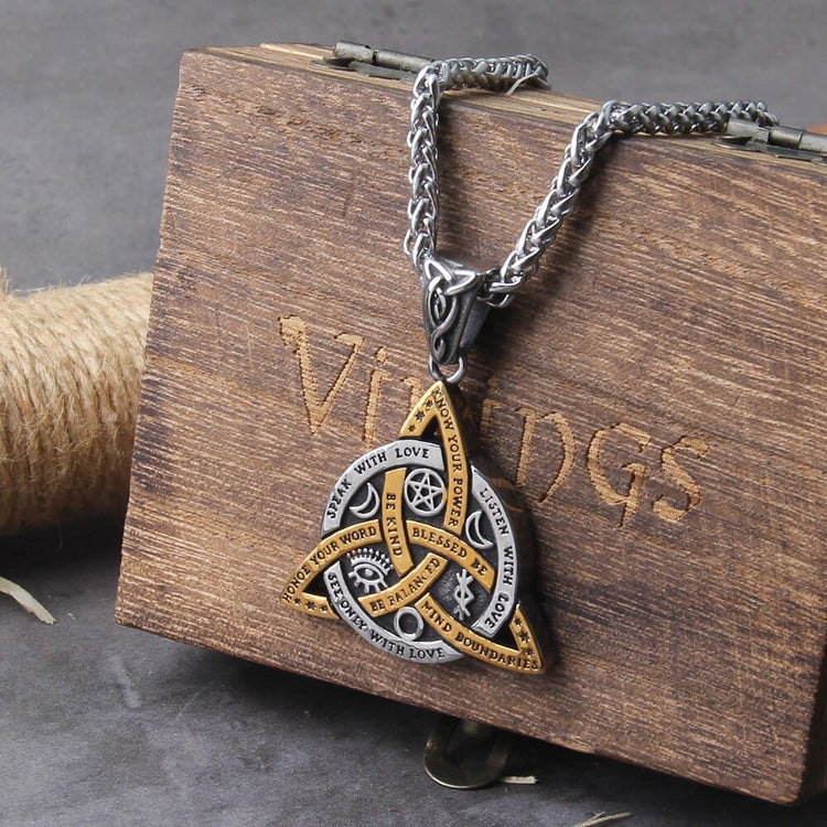 Collier Viking \"Collier des Commandements de la Triquetra\" Collier Viking \"Collier des Commandements de la Triquetra\"