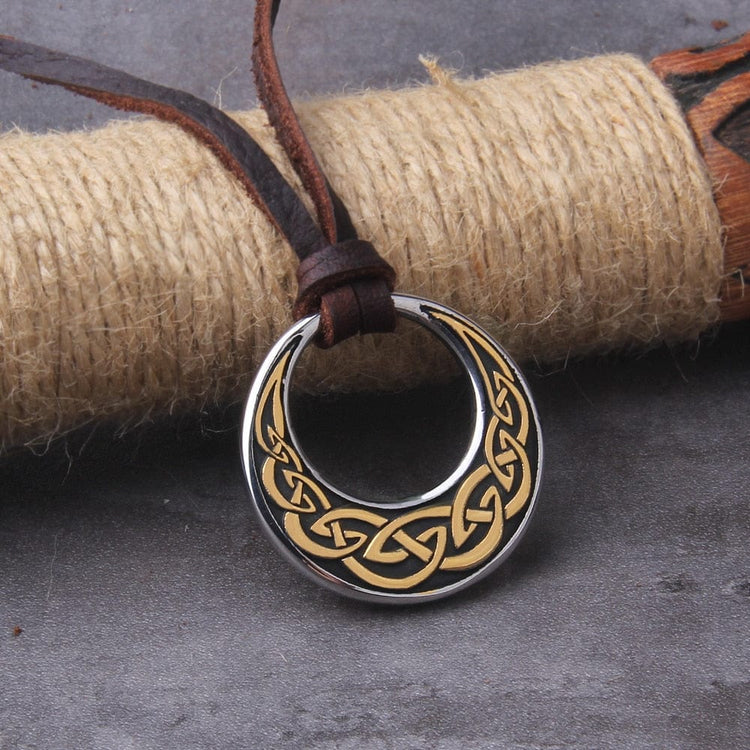 Collier Viking \"Embrasse de la Lune: Pendentif Nœud Celtique\" Collier Viking \"Embrasse de la Lune: Pendentif Nœud Celtique\"