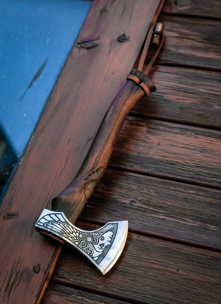 Hache Guerrière Viking - \"Hache de l'Aurore Boréale\" Hache Guerrière Viking - \"Hache de l'Aurore Boréale\"