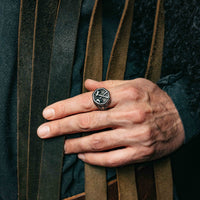 Bague de hache de guerre croisée - acier inoxydable Bague de hache de guerre croisée - acier inoxydable