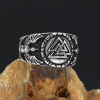 Bague Valknut porté par les corbeaux d'Odin Bague Valknut porté par les corbeaux d'Odin
