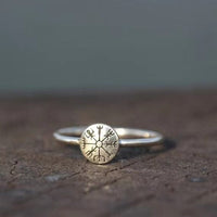 Bague Vegvisir de guerrière au bouclier Bague Vegvisir de guerrière au bouclier