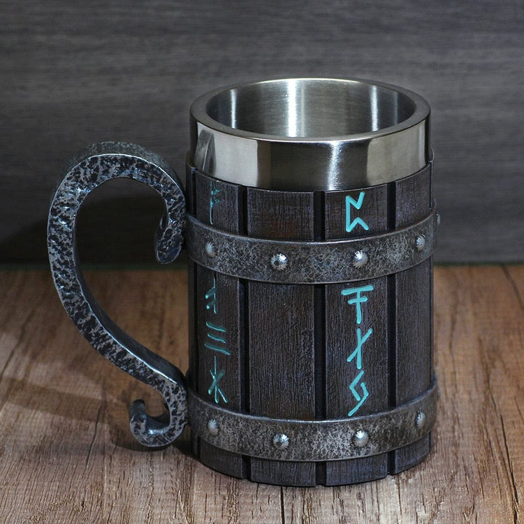 Chope viking porteuse de rune nordique Chope viking porteuse de rune nordique