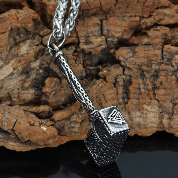 Collier Mjolnir orné de l'arbre de vie Yggdrasil Collier Mjolnir orné de l'arbre de vie Yggdrasil