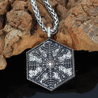 Collier plaque sculptée guide spirituel Vegvisir Collier plaque sculptée guide spirituel Vegvisir