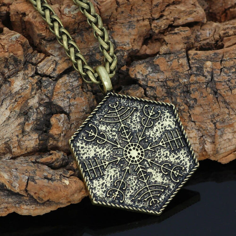 Collier plaque sculptée guide spirituel Vegvisir Collier plaque sculptée guide spirituel Vegvisir
