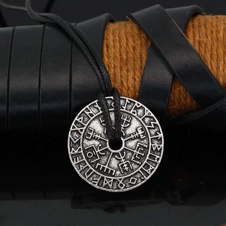 Collier runique Vegvisir Collier runique Vegvisir