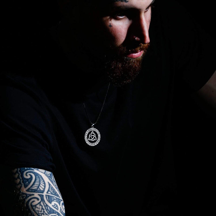 Collier Viking variant du Triskèle Breton Collier Viking variant du Triskèle Breton