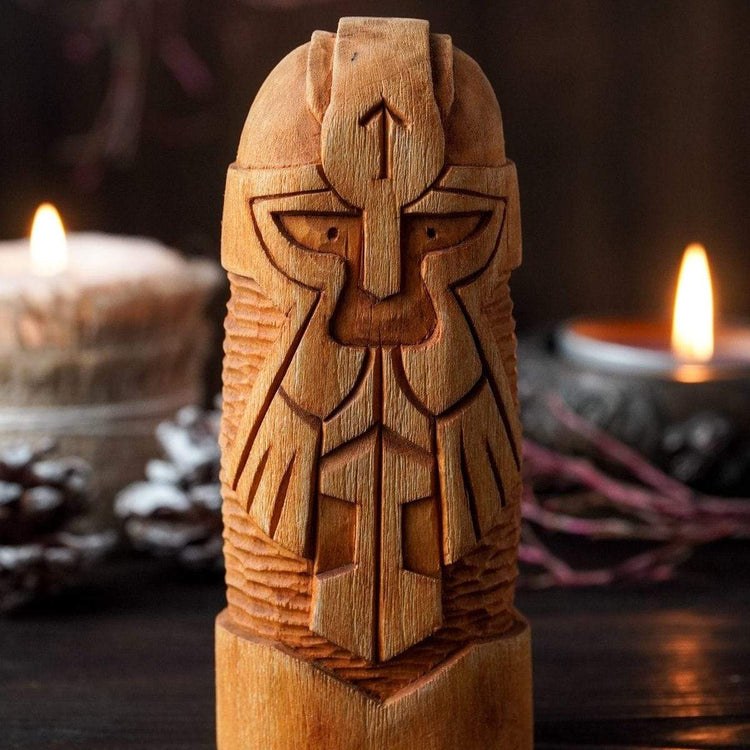 Statue en bois de Thor Statue en bois de Thor