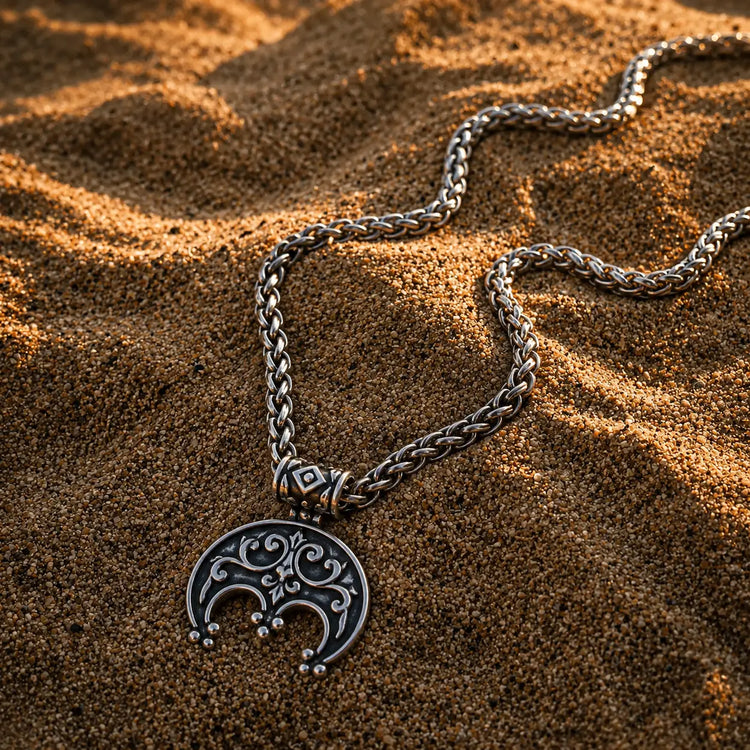 Collier de fleurs d'iris nordiques