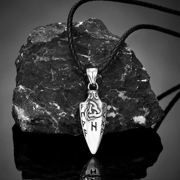 Collier lance runique