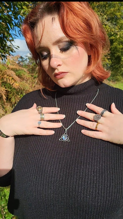 Collier Triquetra "Talisman de Féminité" avec pierre de lune - Odins Hall